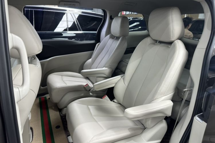 Used Buick GL8 2023 Land Executive Class Comfort Model Interior 2
