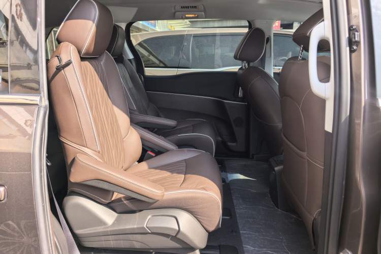 Used Buick GL8 2023 Land Executive Class 652T Luxury Model Interior 3