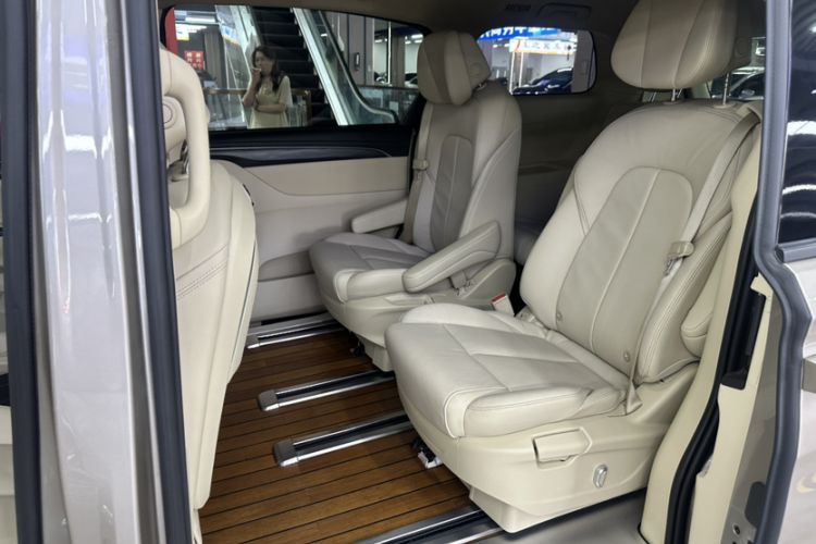 Used Buick GL8 2023 ES Lu Zun Deluxe Model Interior 3
