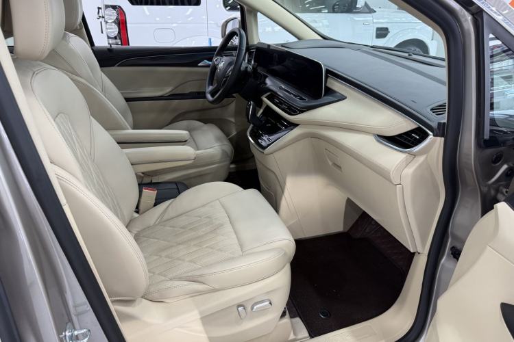 Used Buick GL8 2023 ES Lu Zun Luxury Model Interior 3