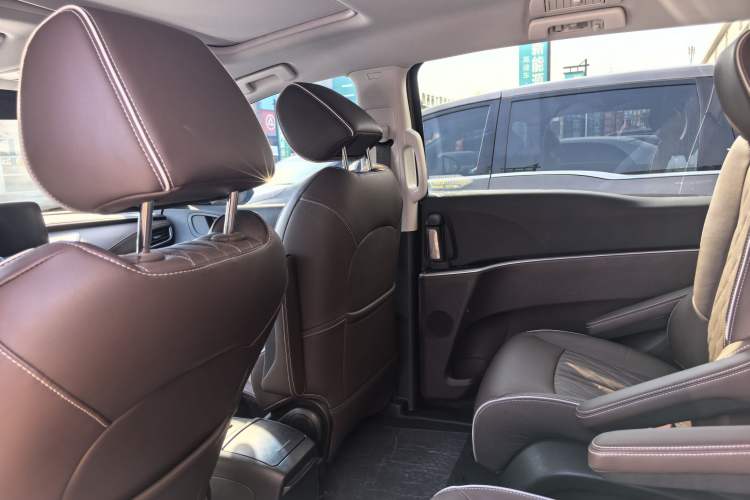 Used Buick GL8 2023 Land Executive Class 652T Luxury Model Interior 4