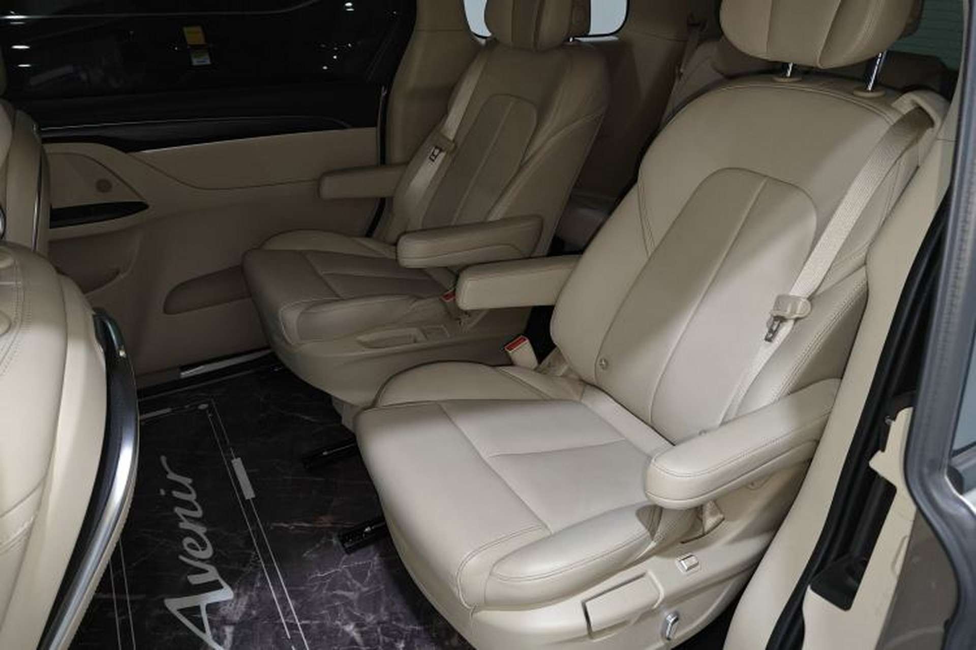 Used Buick GL8 2023 ES Lu Zun Deluxe Model Interior 4