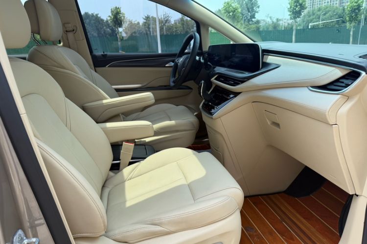 Used Buick GL8 2023 ES Lu Zun Deluxe Model Interior 4