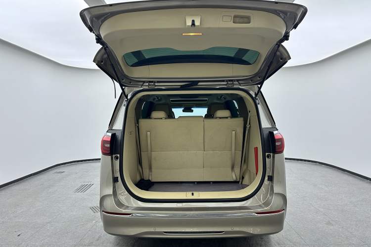 Used Buick GL8 2023 ES Lu Zun Deluxe Model Interior 4