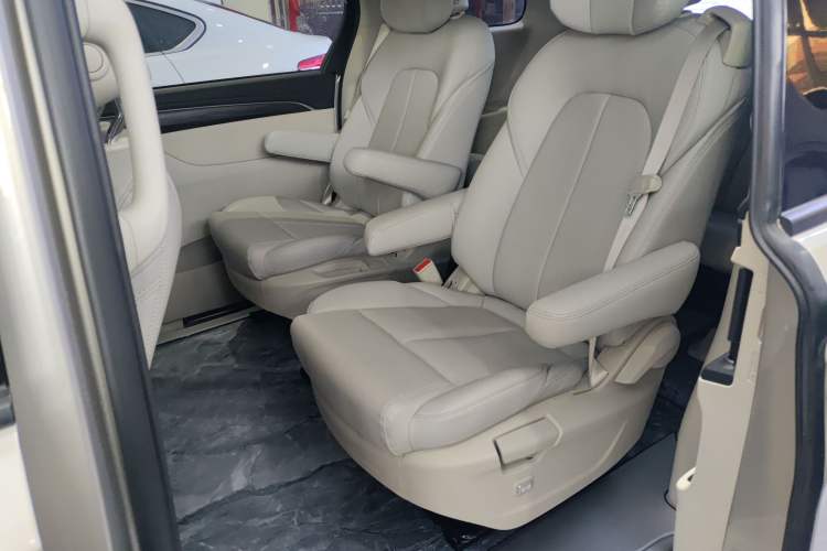 Used Buick GL8 2023 ES Lu Zun Comfort Model Interior 4