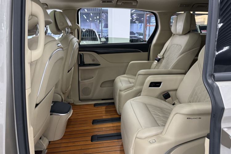 Used Buick GL8 2023 ES Lu Zun Luxury Model Interior 4