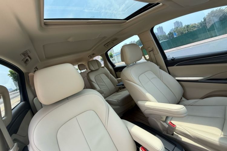 Used Buick GL8 2023 ES Lu Zun Deluxe Model Interior 5