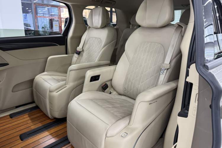 Used Buick GL8 2023 ES Lu Zun Luxury Model Interior 5