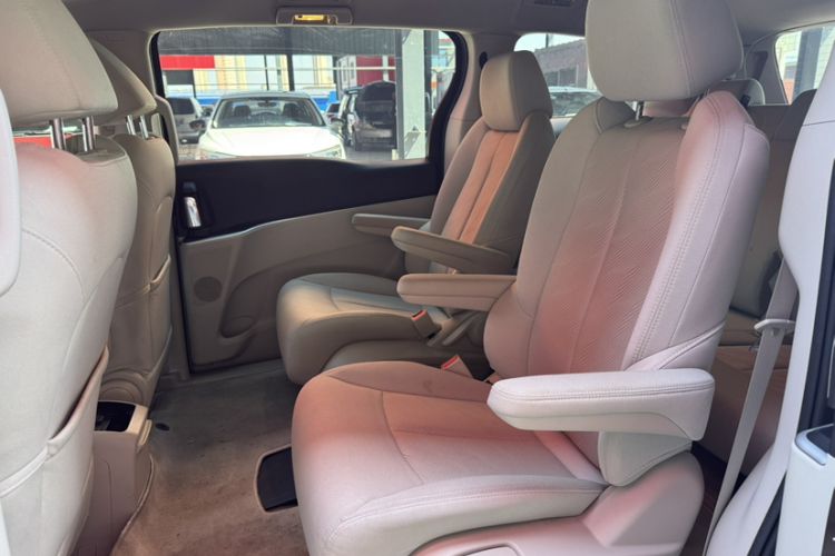 Used Buick GL8 2023 Land Executive Class Comfort Model Interior 8