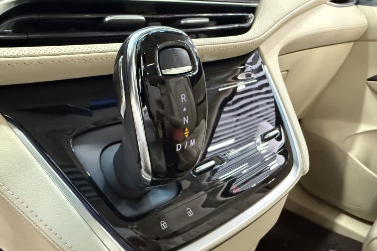 Used Buick GL8 2023 ES Lu Zun Luxury Model Interior 8