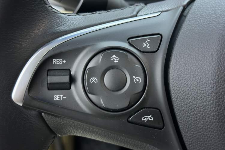 Used Buick GL8 2023 ES Lu Zun Deluxe Model Interior 9