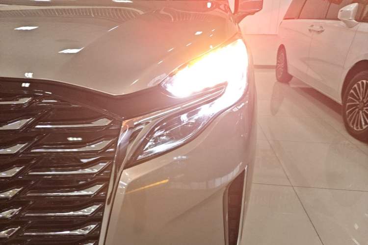 Used Buick GL8 2023 ES Lu Zun Luxury Edition and Yue Version Left Front Headlight