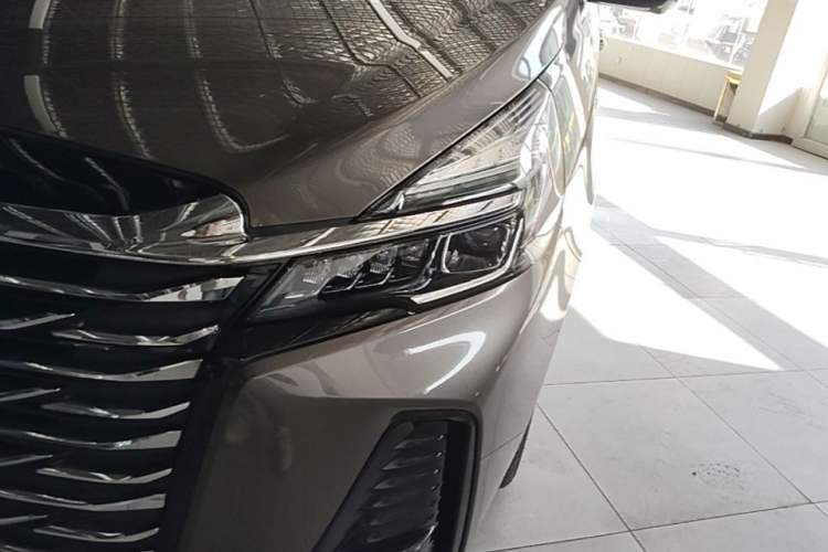 Used Buick GL8 2023 Facelifted Land Cruiser Executive Luxury Version Left Front Headlight
