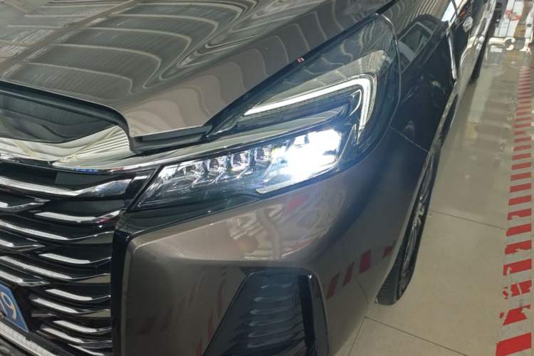 Used Buick GL8 2023 Facelifted Land Cruiser Executive Luxury Version Left Front Headlight