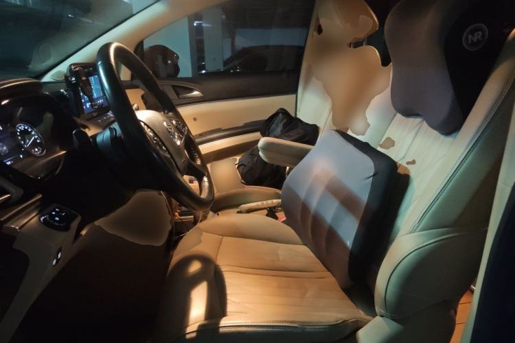 Used Buick GL8 2023 Facelifted Land Cruiser Executive Luxury Version Left Front Seat