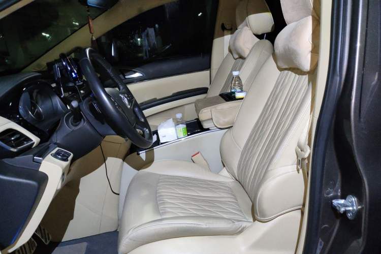 Used Buick GL8 2023 Facelifted Land Cruiser Executive Luxury Version Left Front Seat