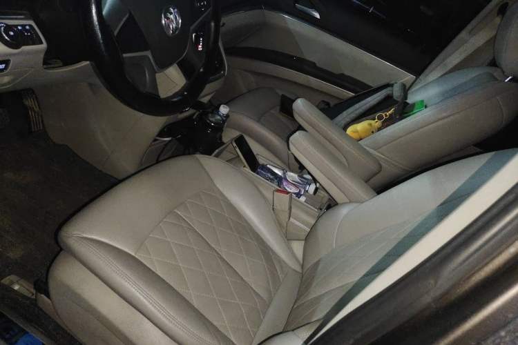 Used Buick GL8 2023 Land Executive Class Comfort Model Left Front Seat