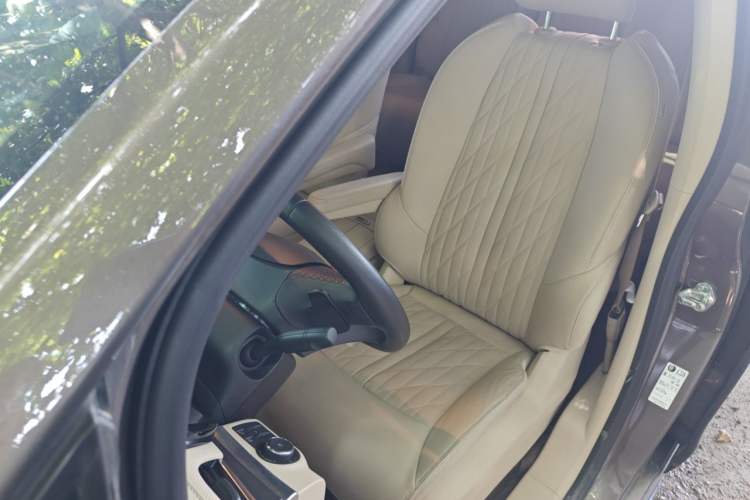 Used Buick GL8 2023 Facelifted Land Cruiser Executive Luxury Version Left Front Seat