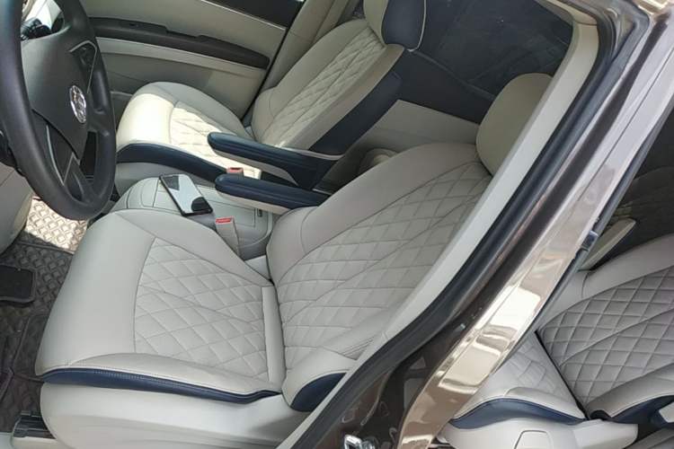 Used Buick GL8 2023 Land Executive Class Comfort Model Left Front Seat