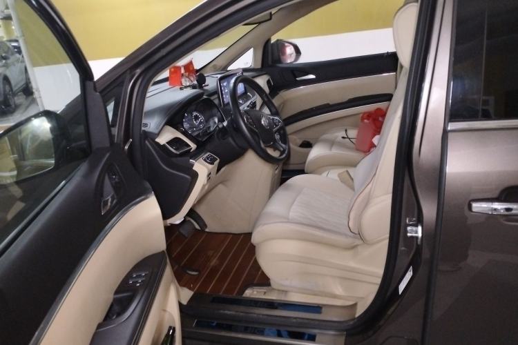 Used Buick GL8 2023 Facelifted Land Cruiser Executive Luxury Version Left Front Seat