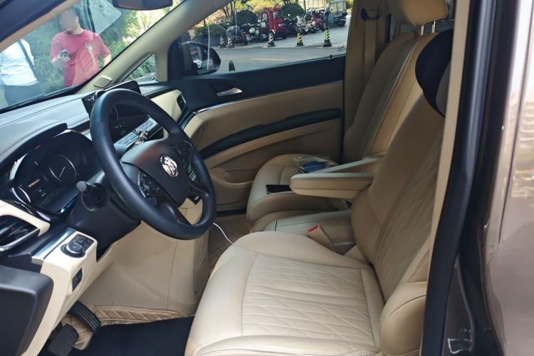 Used Buick GL8 2023 Facelifted Land Cruiser Executive Luxury Version Left Front Seat