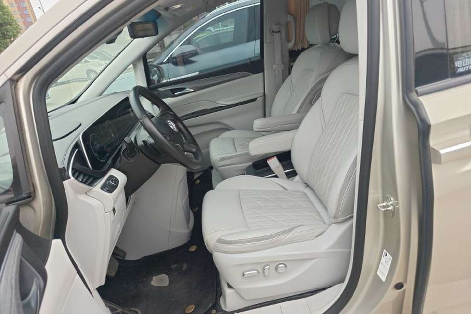 Used Buick GL8 2023 ES Lu Zun Luxury Edition and Yue Version Left Front Seat