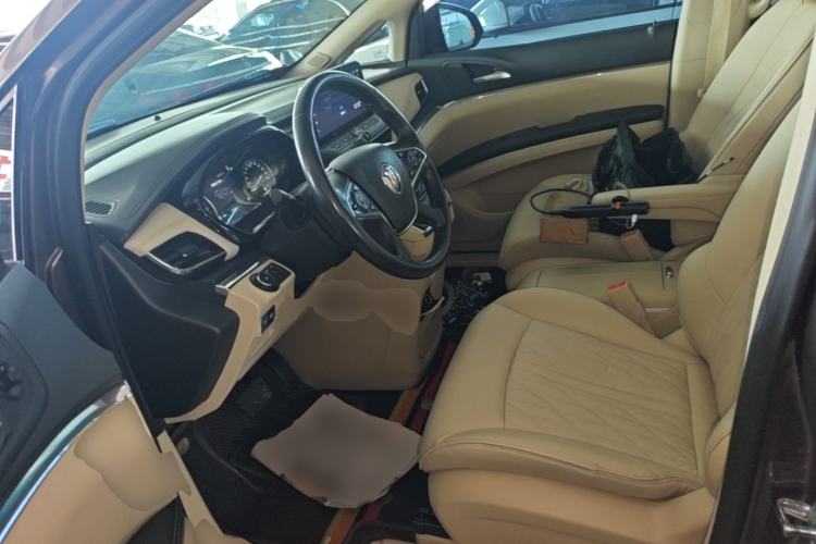 Used Buick GL8 2023 Facelifted Land Cruiser Executive Luxury Version Left Front Seat