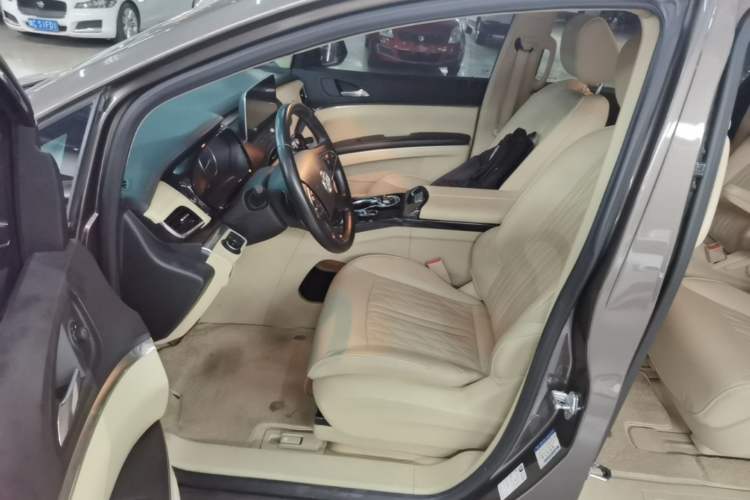 Used Buick GL8 2023 Facelifted Land Cruiser Executive Luxury Version Left Front Seat