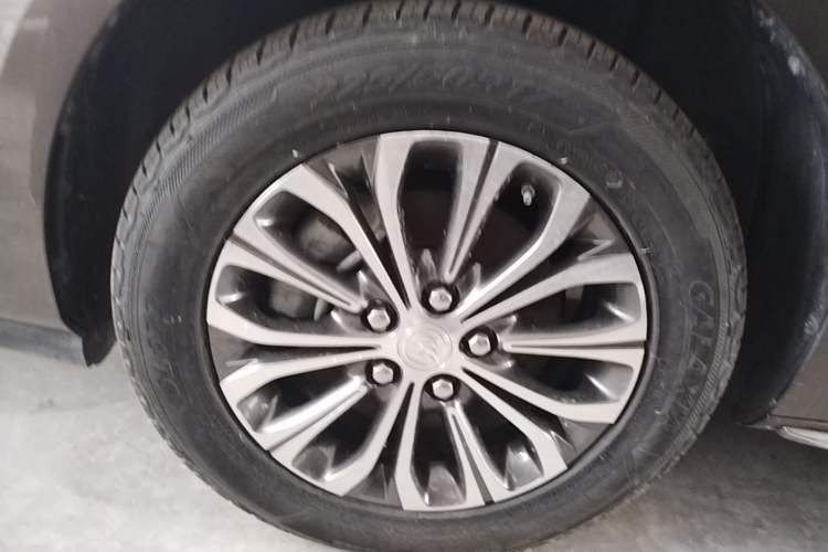 Used Buick GL8 2023 Land Executive Class Comfort Model Left Front Wheel Hub
