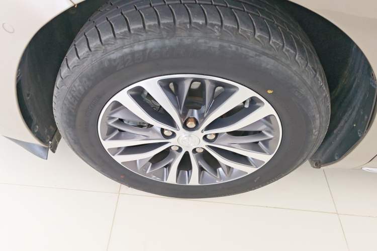 Used Buick GL8 2023 ES Lu Zun Deluxe Model Left Front Wheel Hub