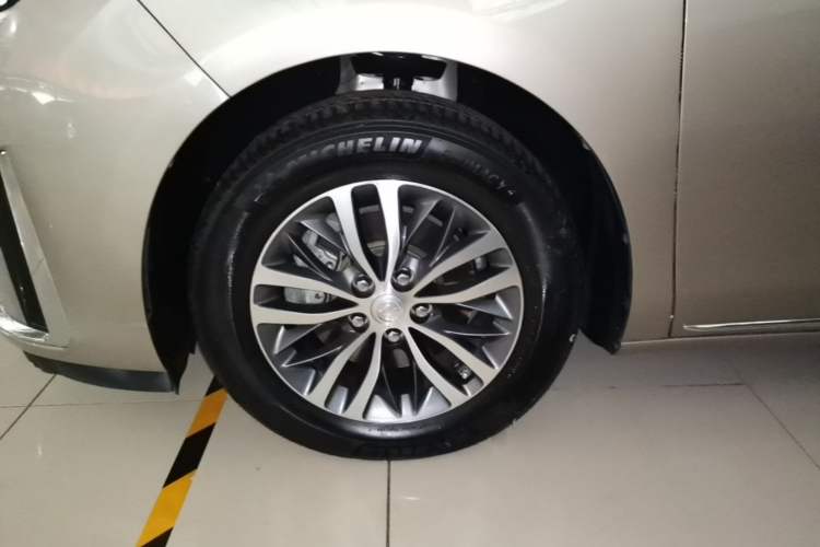Used Buick GL8 2023 ES Lu Zun Comfort Model Left Front Wheel Hub