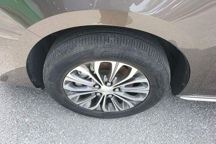 Used Buick GL8 2023 Land Executive Class Comfort Model Left Front Wheel Hub