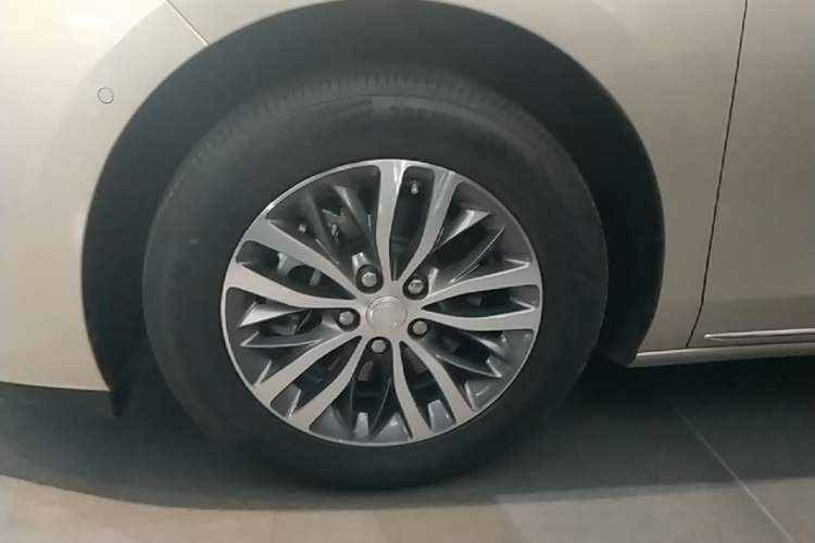Used Buick GL8 2023 ES Lu Zun Deluxe Model Left Front Wheel Hub