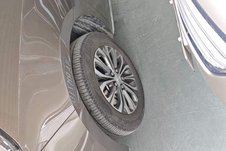 Used Buick GL8 2023 Land Executive Class 652T Luxury Model Left Front Wheel Hub
