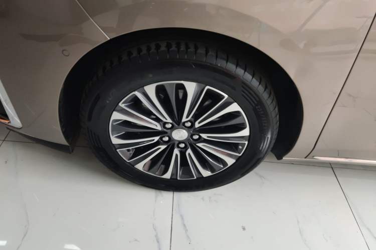 Used Buick GL8 2023 ES Lu Zun Luxury Model Left Front Wheel Hub