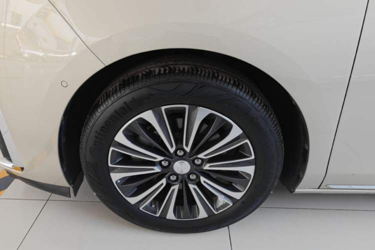 Used Buick GL8 2023 ES Lu Zun Flagship Model Left Front Wheel Hub