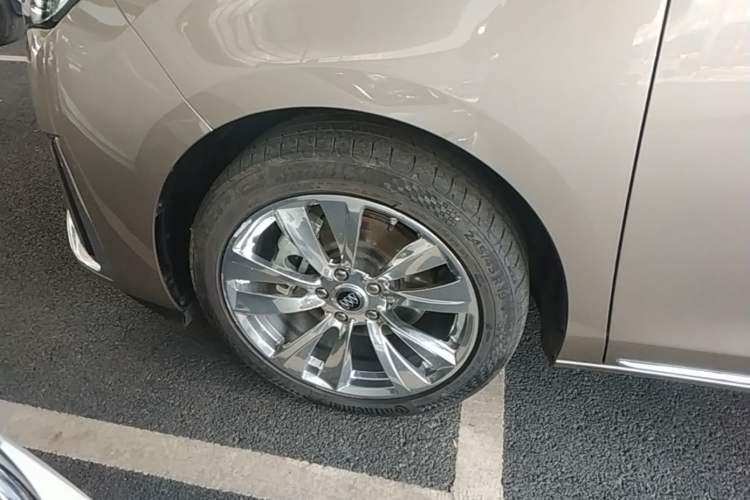 Used Buick GL8 2023 ES Lu Zun Comfort Model Left Front Wheel Hub