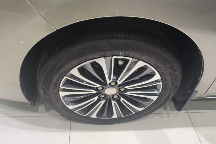 Used Buick GL8 2023 ES Lu Zun Luxury Model Left Front Wheel Hub