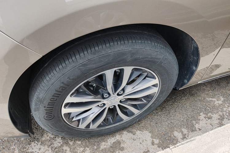 Used Buick GL8 2023 ES Lu Zun Comfort Model Left Front Wheel Hub
