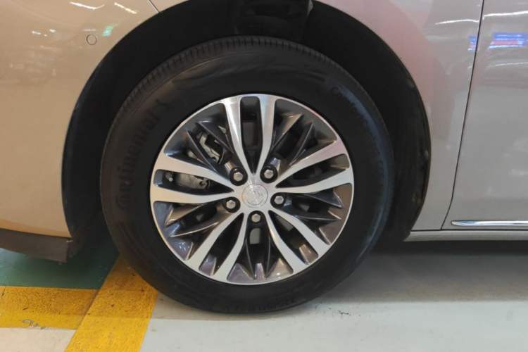 Used Buick GL8 2023 ES Lu Zun Deluxe Model Left Front Wheel Hub