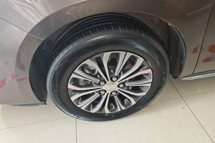 Used Buick GL8 2023 Facelifted Land Cruiser Executive Luxury Version Left Front Wheel Hub