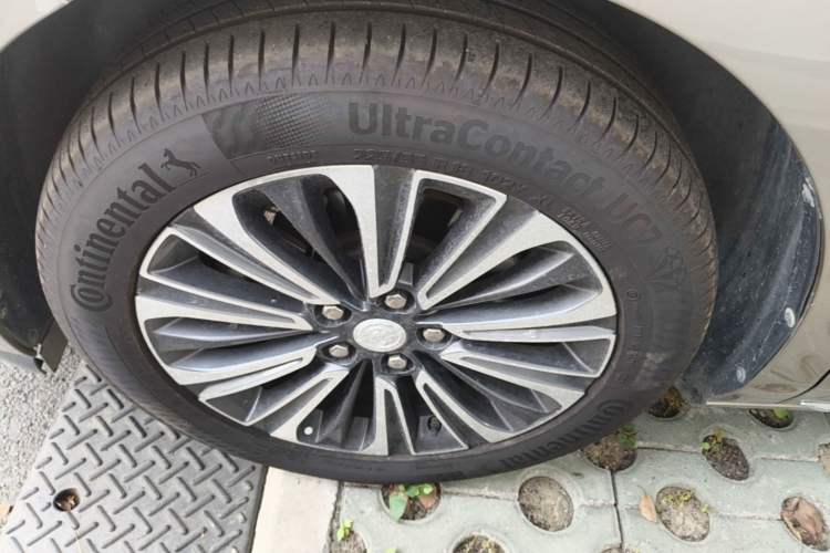 Used Buick GL8 2023 ES Lu Zun Luxury Model Left Front Wheel Hub