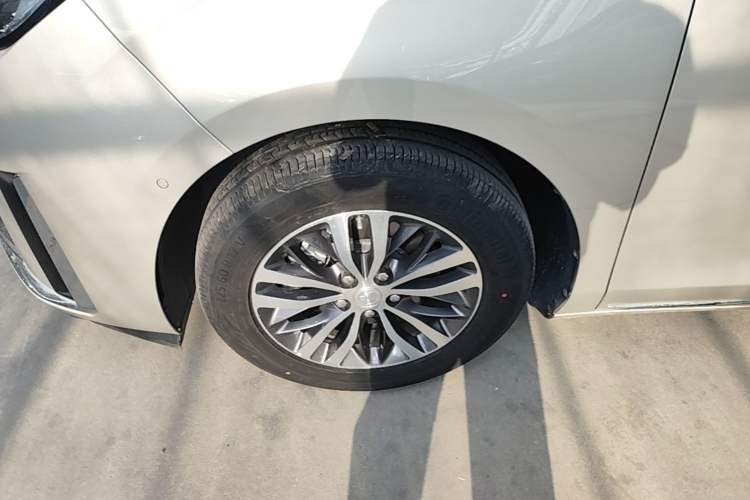 Used Buick GL8 2023 ES Lu Zun Deluxe Model Left Front Wheel Hub