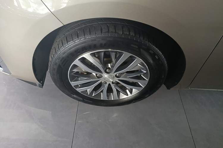 Used Buick GL8 2023 ES Lu Zun Comfort Model Left Front Wheel Hub