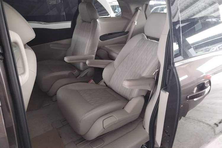 Used Buick GL8 2023 Land Executive Class Comfort Model Left Rear Seat
