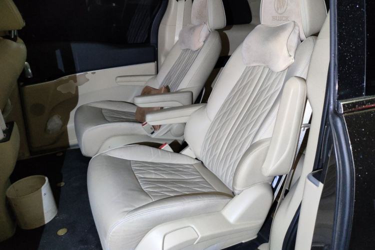 Used Buick GL8 2023 Facelifted Land Cruiser Executive Luxury Version Left Rear Seat