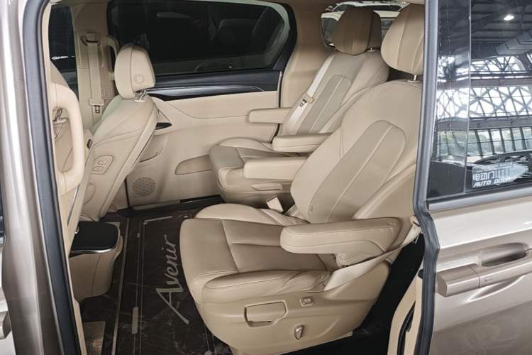 Used Buick GL8 2023 ES Lu Zun Deluxe Model Left Rear Seat