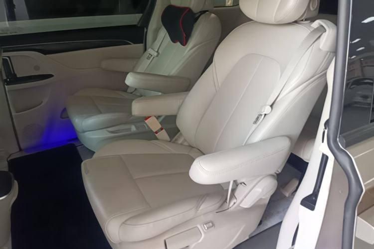 Used Buick GL8 2023 ES Lu Zun Comfort Model Left Rear Seat