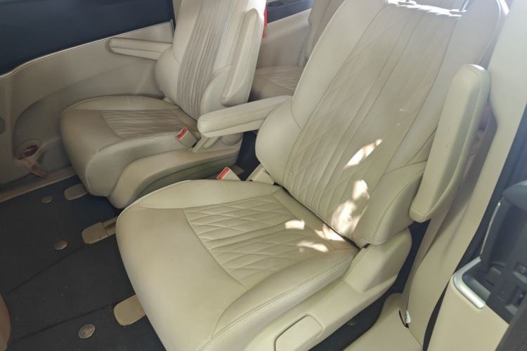 Used Buick GL8 2023 Facelifted Land Cruiser Executive Luxury Version Left Rear Seat