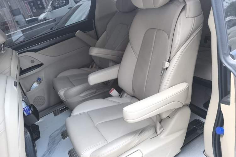 Used Buick GL8 2023 ES Lu Zun Deluxe Model Left Rear Seat
